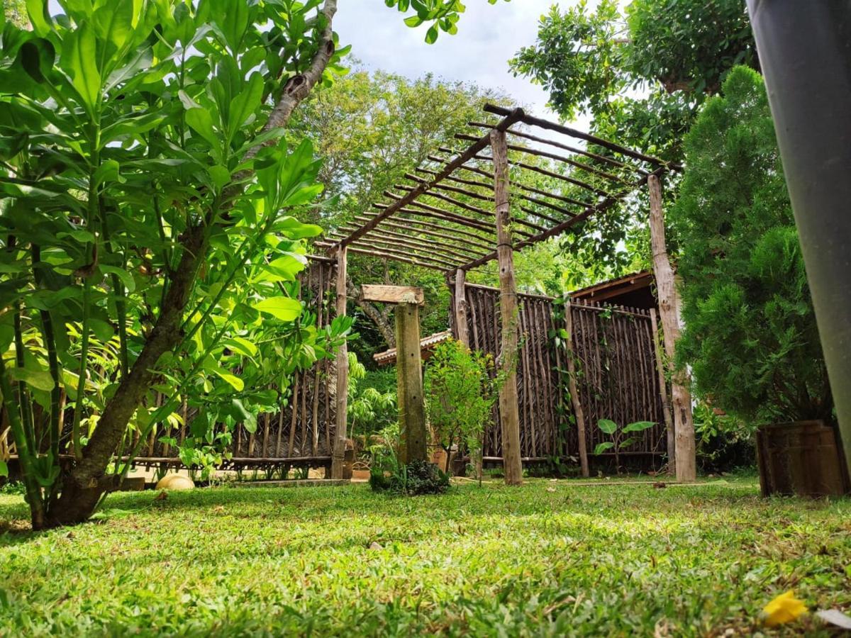 Isuru Cabanas And Restaurant Bed & Breakfast Tangalle Exterior photo